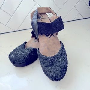 OTBT black platform sandals